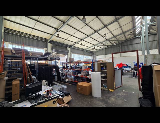 954M² WAREHOUSE TO LET IN SPARTAN